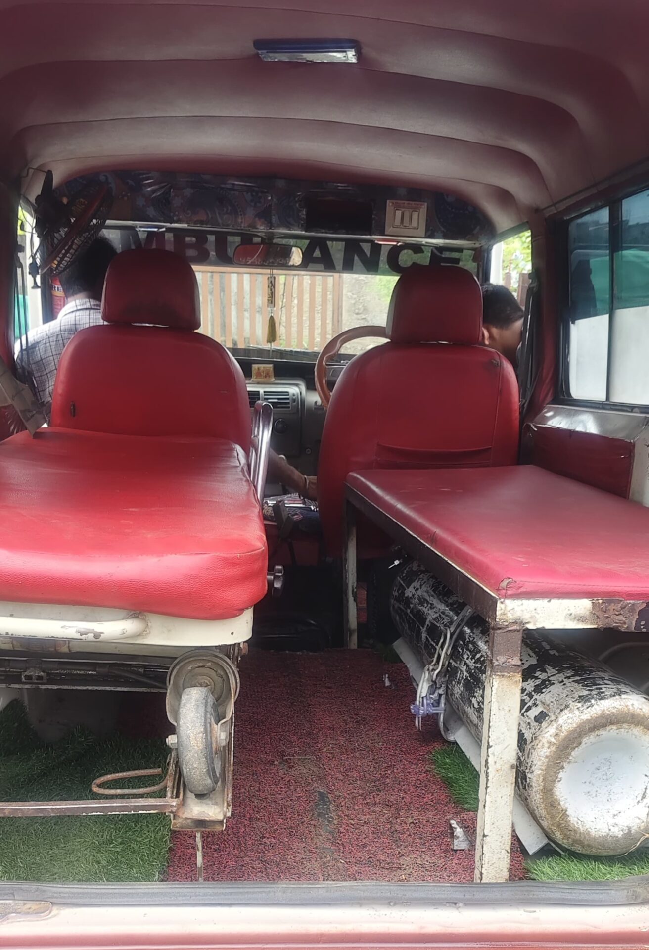 BOLORO AMBULANCE 2014 - Image 3